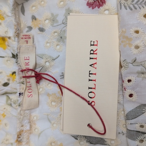 Solitaire Printed Eyelet Shoulder Tie Blouse with Ruffle detail NWT Size L - Picture 8 of 8